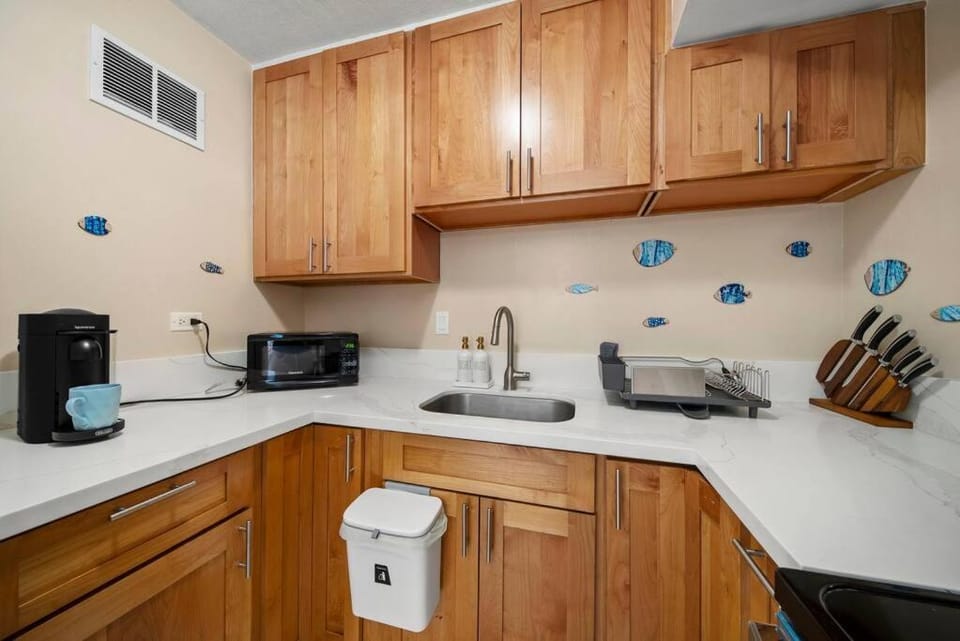 Waikiki Ocean Fantasy, Free Parking, Beach Supplies Apartment in McCully-Moiliili