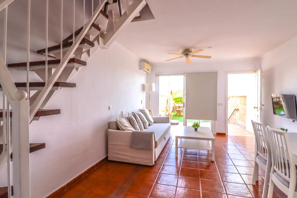 Communal lounge/ TV room, TV and multimedia, Living room, Seating area