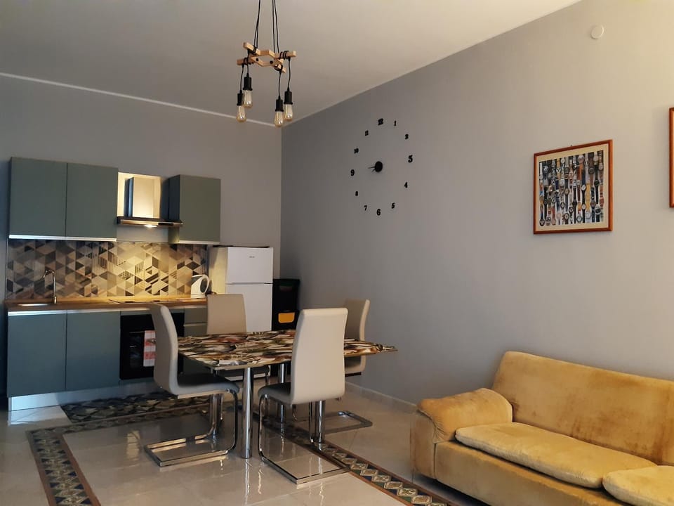 Kitchen or kitchenette, Breakfast