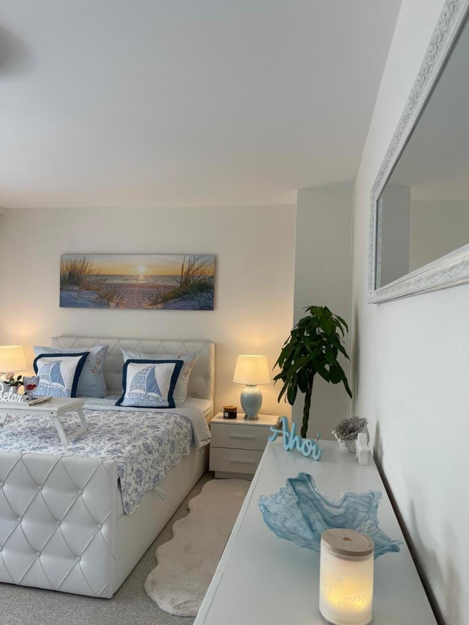Bed, Living room, Photo of the whole room