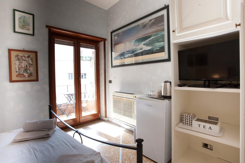 TV and multimedia, Photo of the whole room, Bedroom, minibar