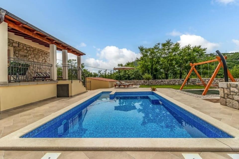 Kamena kuća sa bazenom Barci Villa in Crikvenica