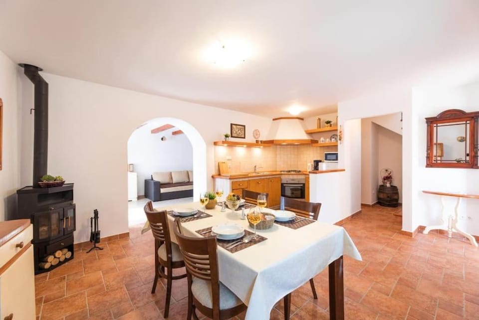 Kamena kuća sa bazenom Barci Villa in Crikvenica