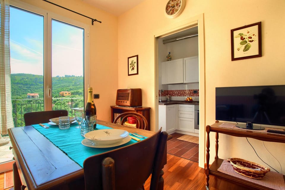 TV and multimedia, Living room, Dining area