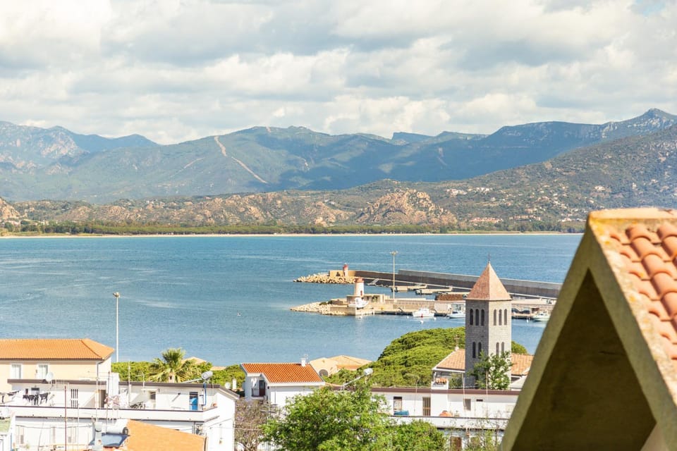 Nearby landmark, Natural landscape, Balcony/Terrace, City view, Mountain view, Sea view