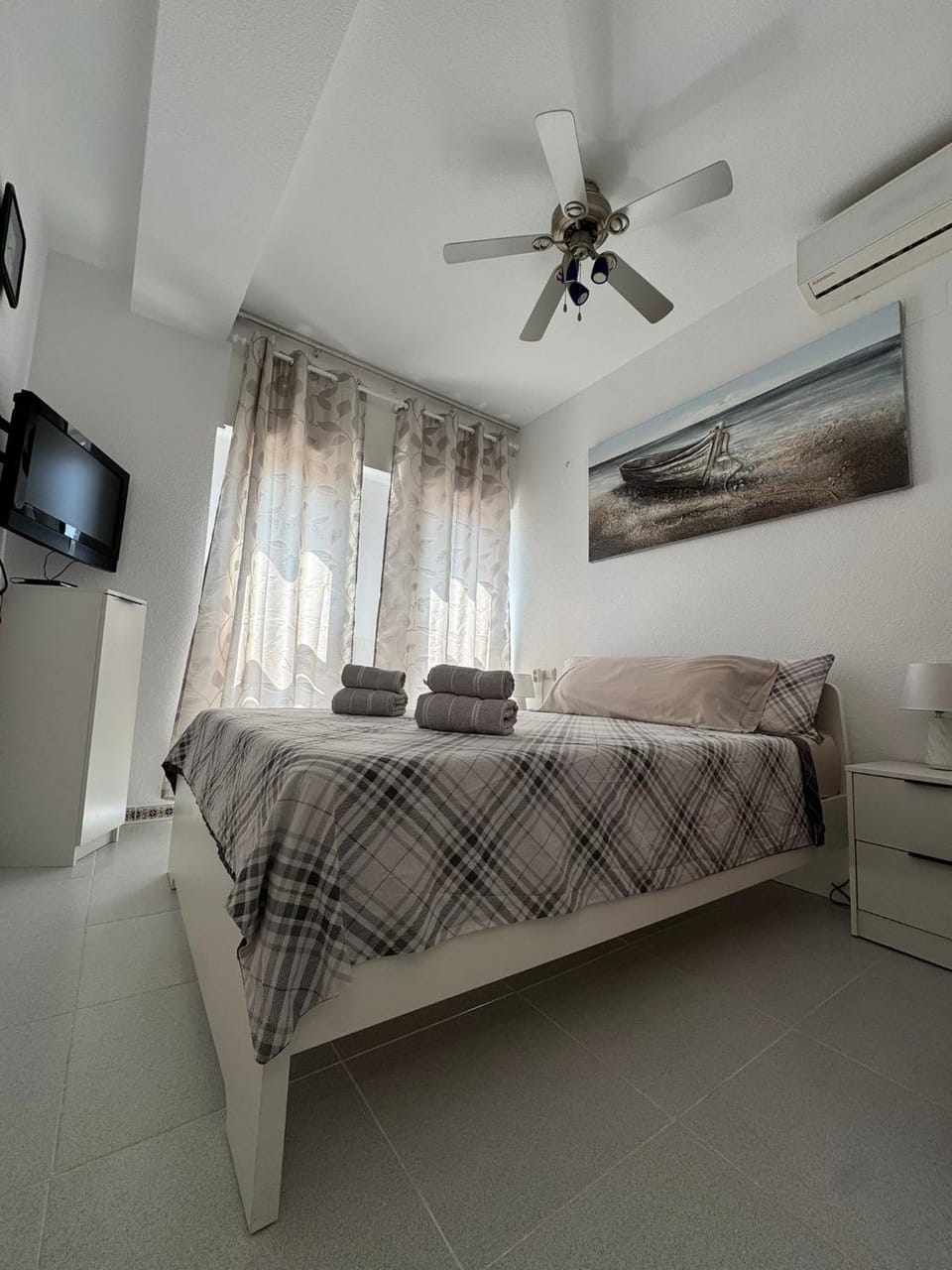 Bed, Bedroom, Sea view