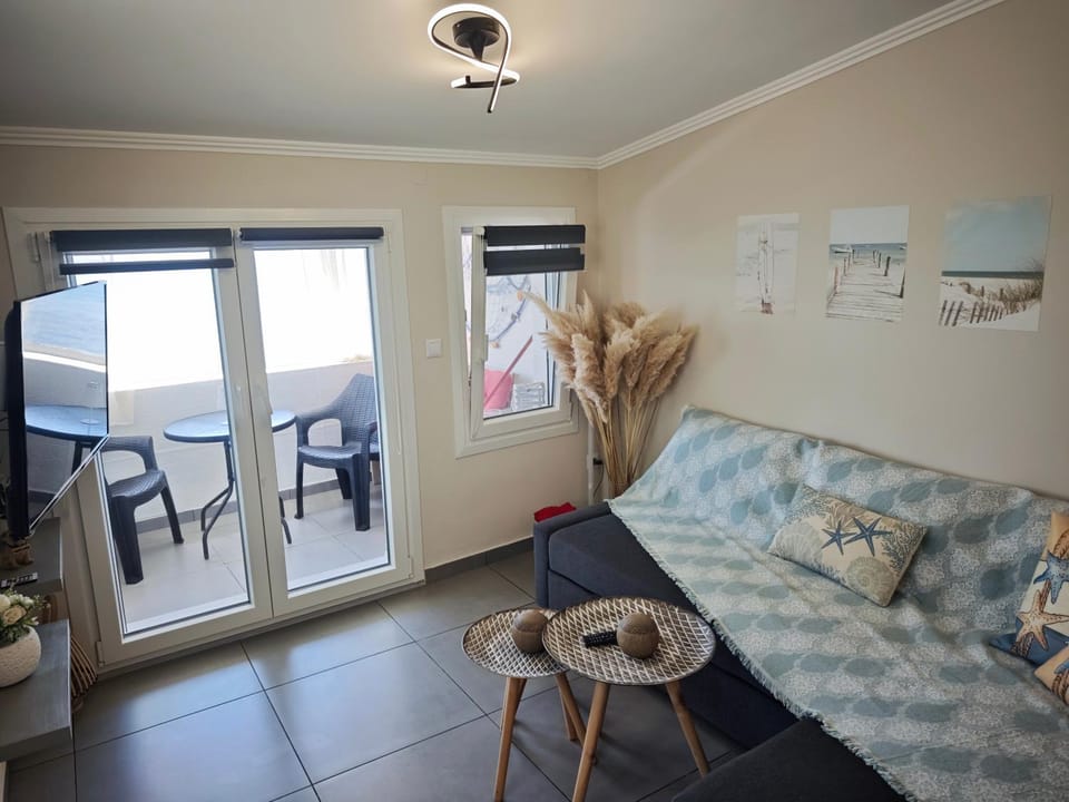 Bed, Seating area