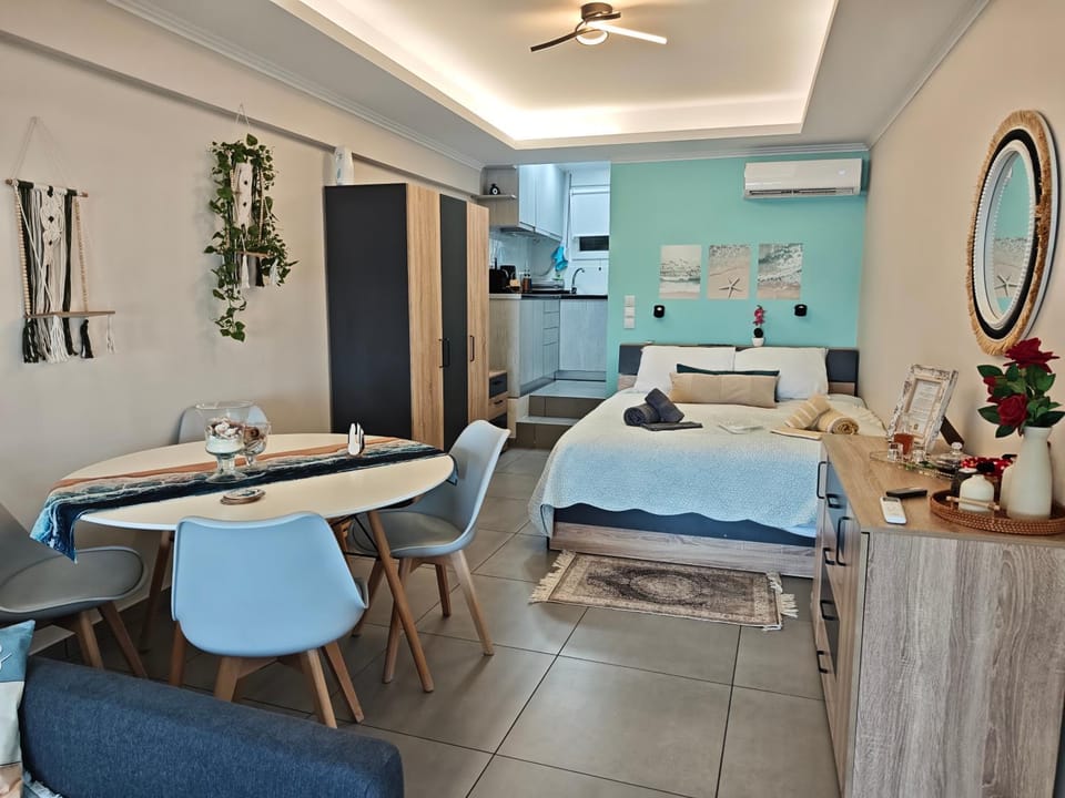 Bed, Dining area