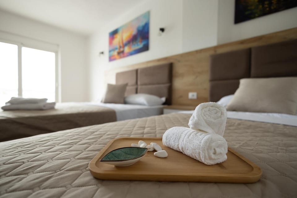 Bed, Photo of the whole room, Decorative detail, Bedroom, towels