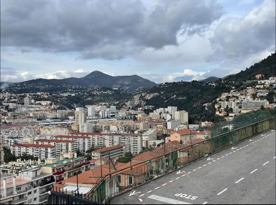 Fully equiped newly refurbished studio with an incredible view in Nice Apartment in Nice