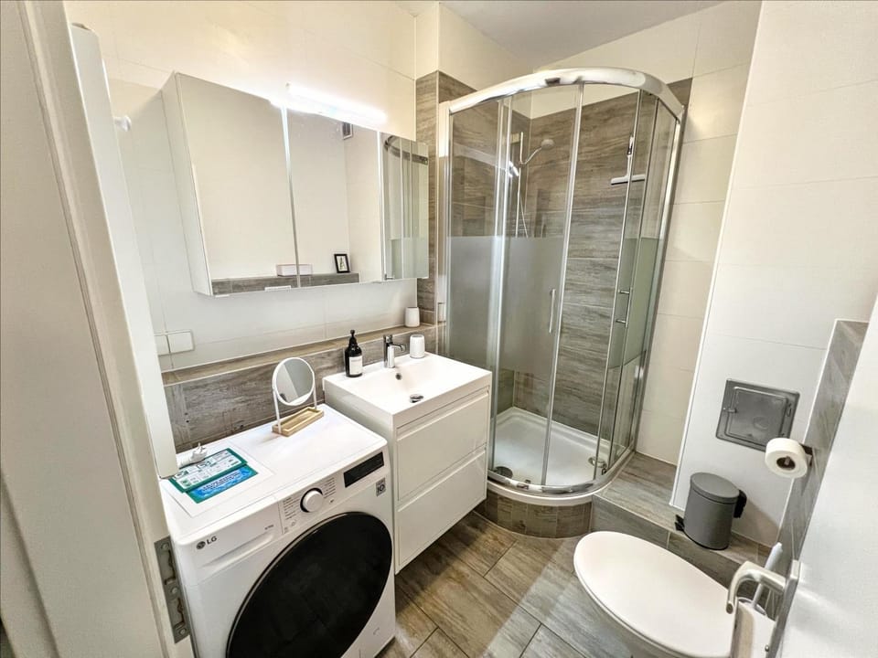Shower, Toilet, Bathroom, towels, washing machine, dryer