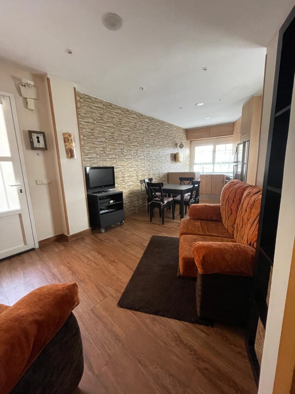 Living room, Dining area, internet