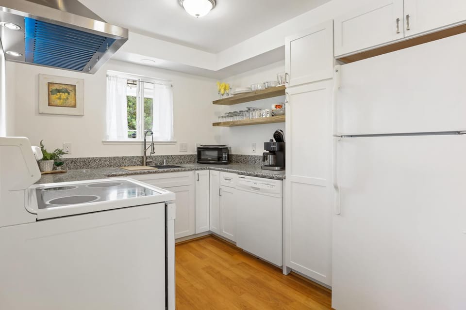 Kitchen or kitchenette, dishwasher, oven, stove