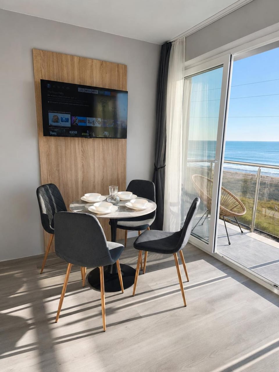 TV and multimedia, View (from property/room), Living room, Dining area, Sea view
