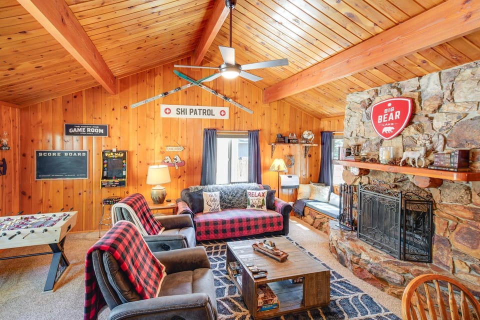 5 Mi to Big Bear Lake: Pet-Friendly Gem Near Hikes House in Southern California