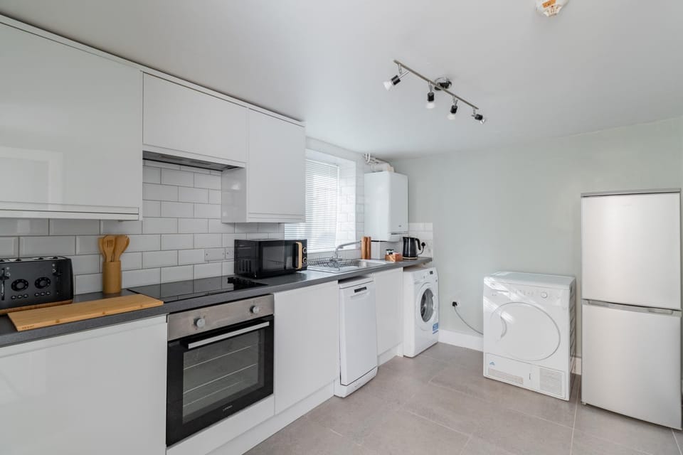 Montpellier Courtyard Apartment in Cheltenham