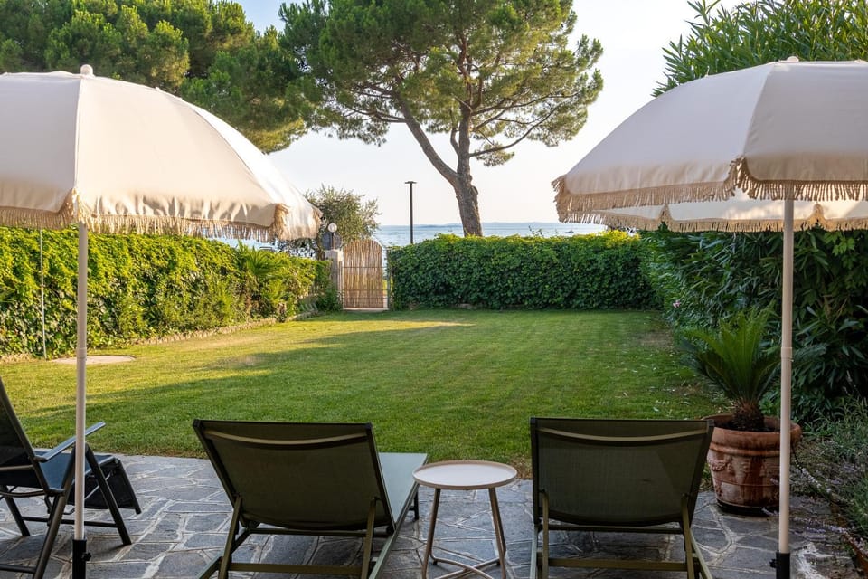 Garden, sunbed