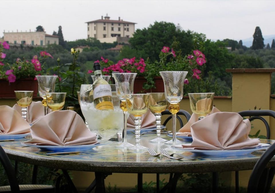 Restaurant/places to eat, Restaurant/places to eat, Landmark view