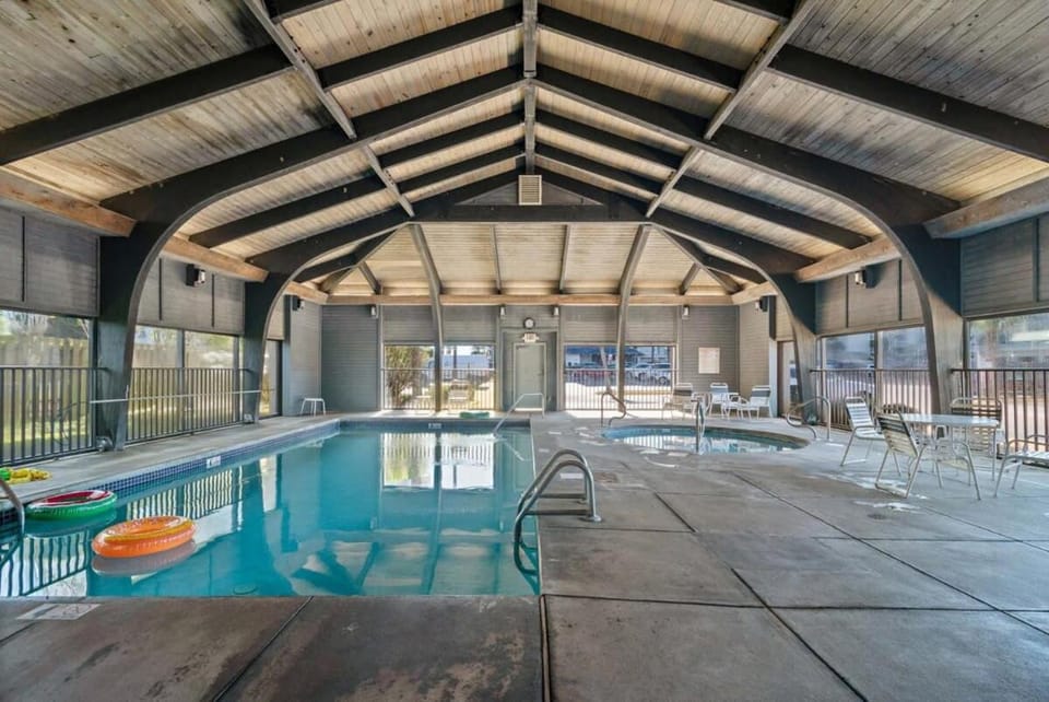Pool view, Swimming pool