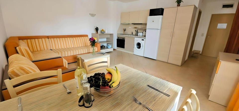 Kitchen or kitchenette, Living room, Dining area, oven, stove