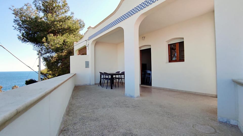 View (from property/room), Balcony/Terrace, Dining area, Sea view