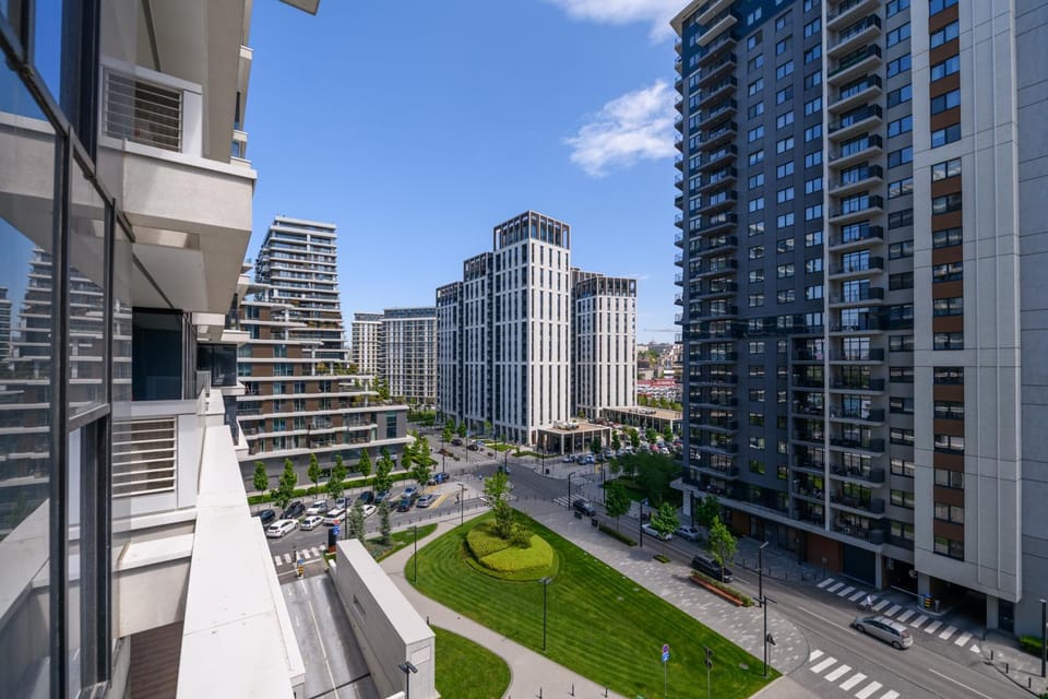 Day, Neighbourhood, City view, Street view, Location