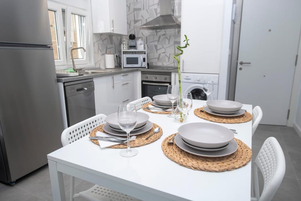 Kitchen or kitchenette, Dining area, dishwasher, oven, stove