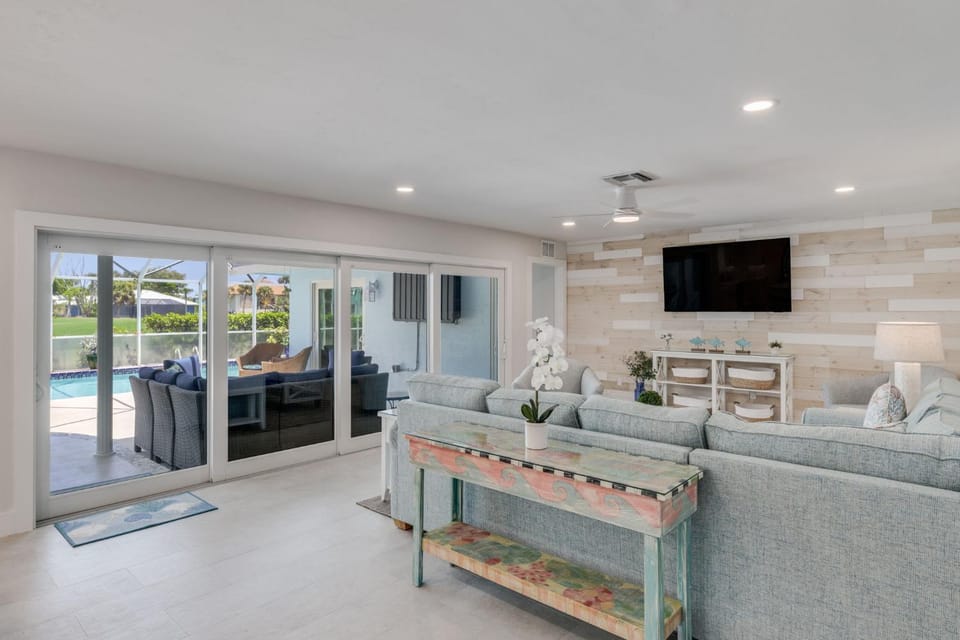 Casa Del Mar- Stunning Villa with Pool and Spa Villa in Sanibel Island