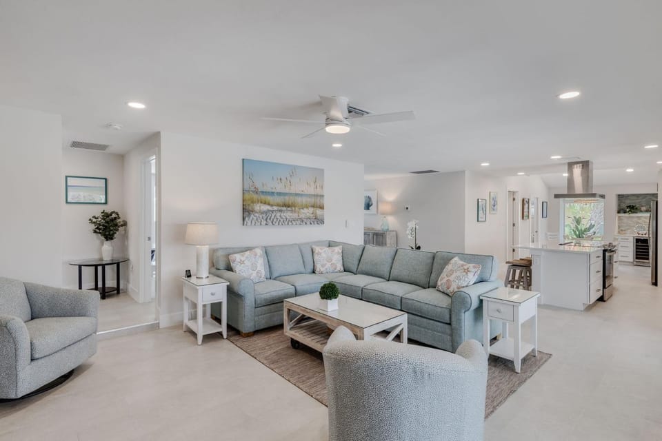 Casa Del Mar- Stunning Villa with Pool and Spa Villa in Sanibel Island