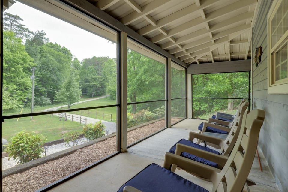 Tennessee Mountain Cabin ~ 18 Mi to Knoxville! Cabin in Knoxville