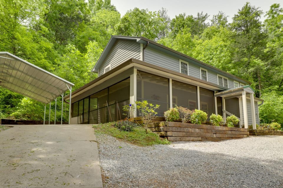 Tennessee Mountain Cabin ~ 18 Mi to Knoxville! Cabin in Knoxville