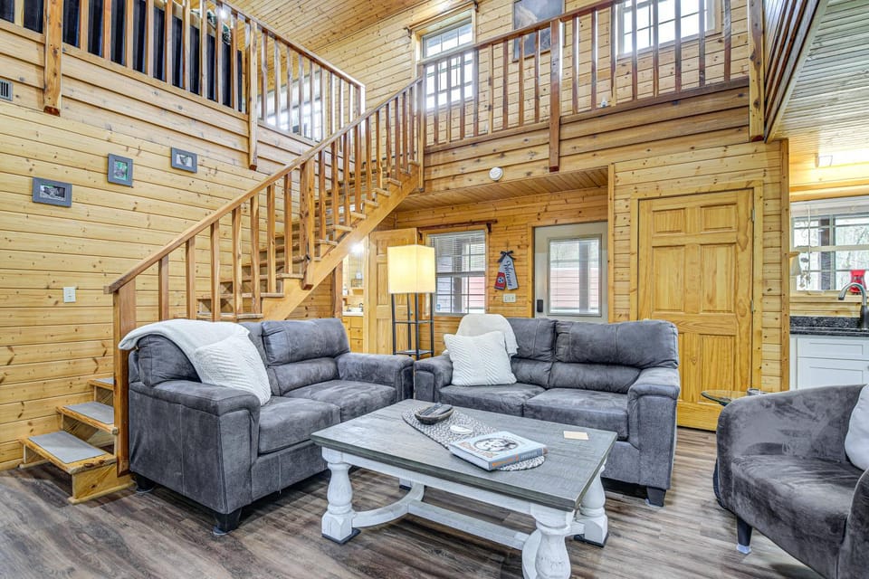Tennessee Mountain Cabin ~ 18 Mi to Knoxville! Cabin in Knoxville