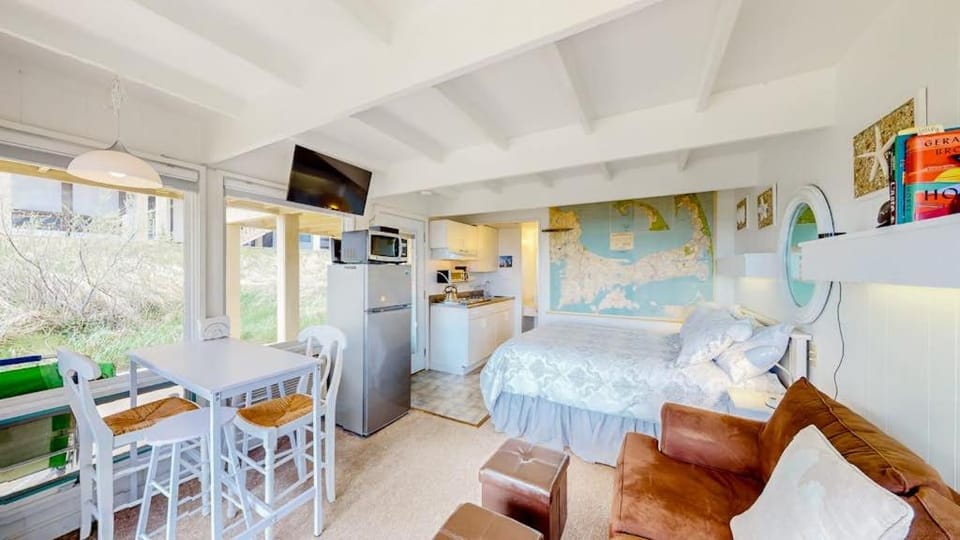 Ocean Breeze Retreat Apartment in North Truro