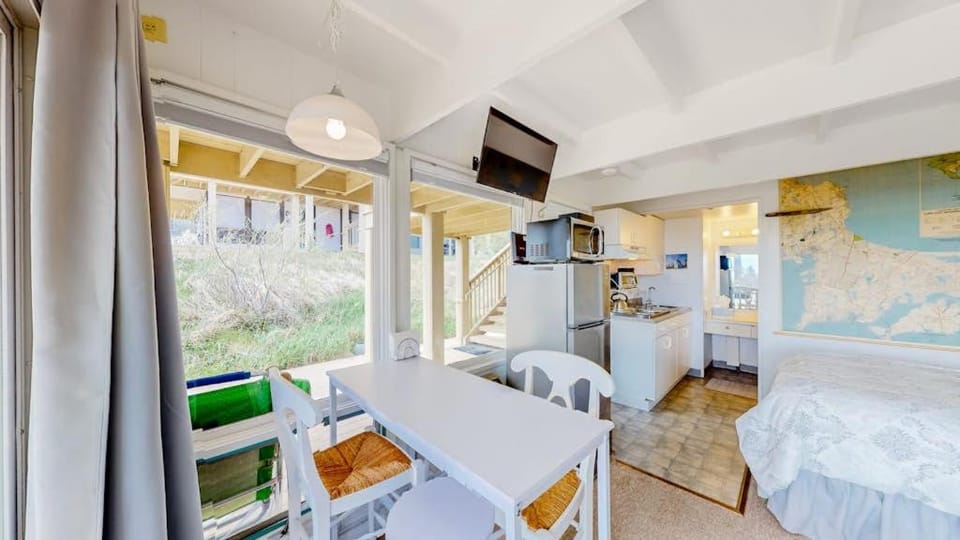 Ocean Breeze Retreat Apartment in North Truro