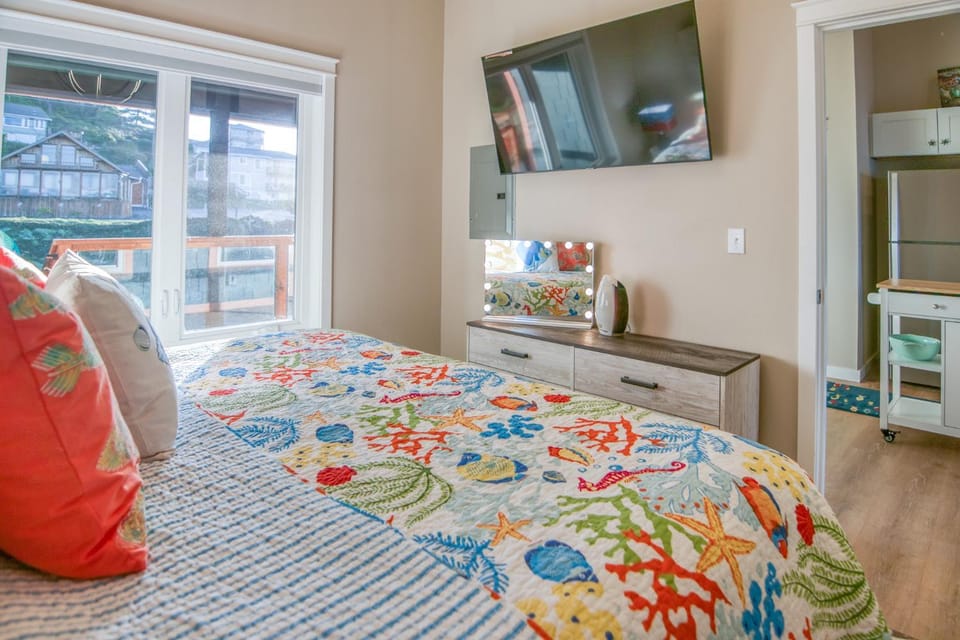 Ocean View & Whale Watching! Spouting Horn Three Apartment in Depoe Bay