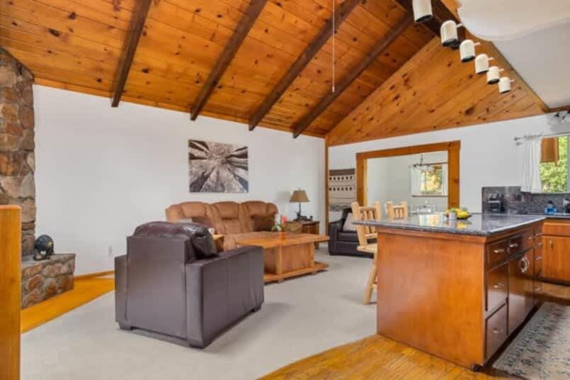 Rustic Cottage Snow Summit House in Big Bear