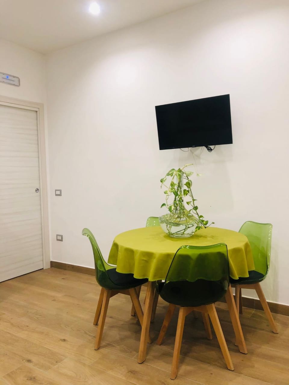 TV and multimedia, Dining area