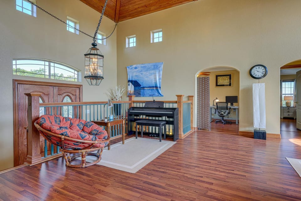 Family-Friendly Fischer Home w/ Private Hot Tub! House in Canyon Lake