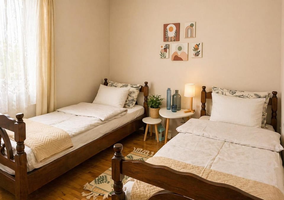 Photo of the whole room, Bedroom
