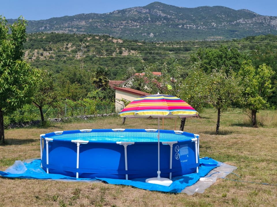 Mountain view, Pool view, Swimming pool
