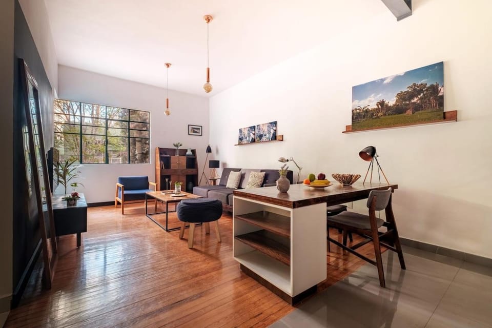 Bright & Stylish Apt With Balcony Reforma Avenue Apartment in Mexico City