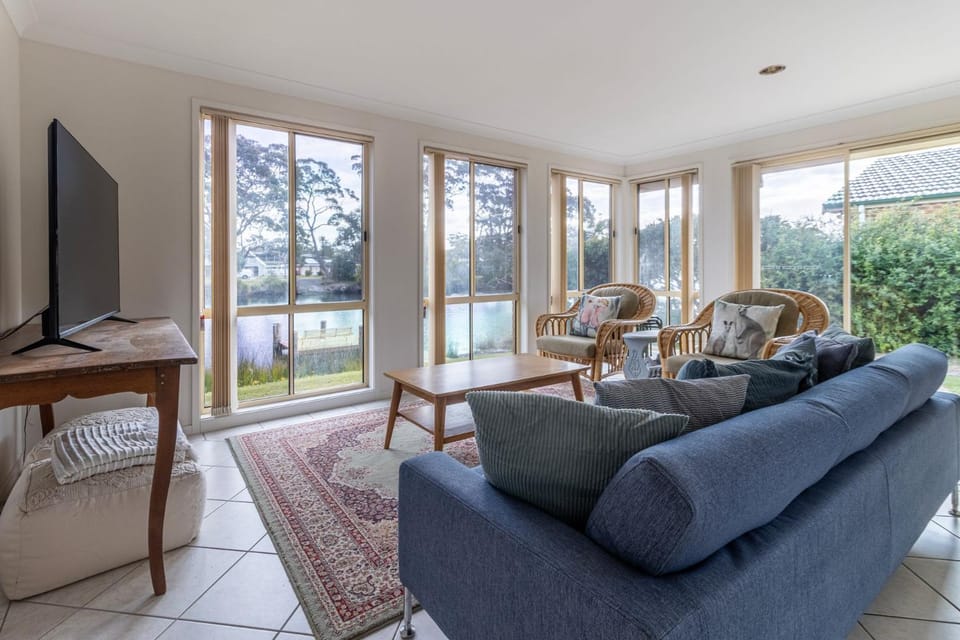 Waterside Retreat House in Sussex Inlet