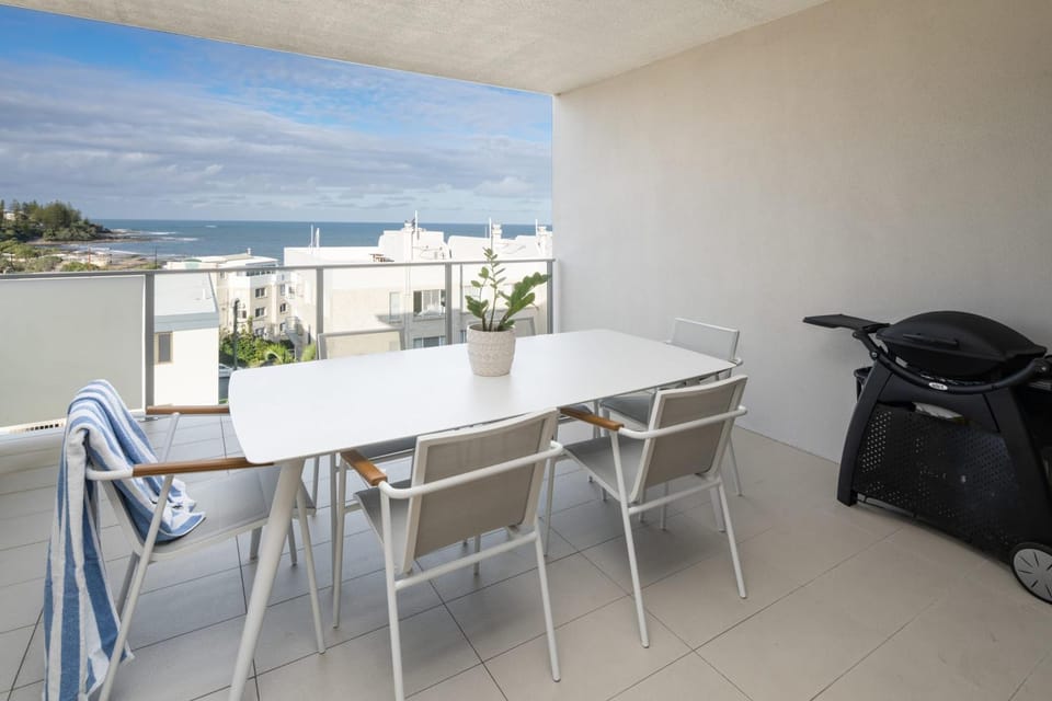 Patio, Natural landscape, View (from property/room), Balcony/Terrace, Living room, Seating area, Dining area, Sea view