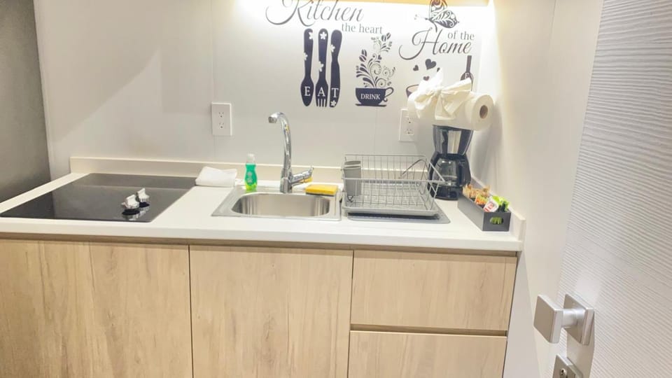 Emerald Upscale Studio in Maho-Walking distance to beach Apartment in Simpson Bay