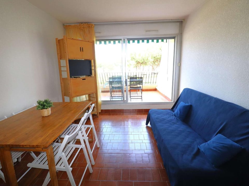 Studio avec piscine, parking et terrasse à Port Camargue - FR-1-307-262 Apartment in Le Grau-du-Roi