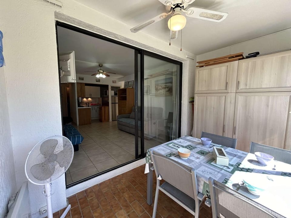 T2 avec loggia, proche mer et Seaquarium, 5 couchages, ménage inclus - FR-1-250-274 Apartment in Le Grau-du-Roi