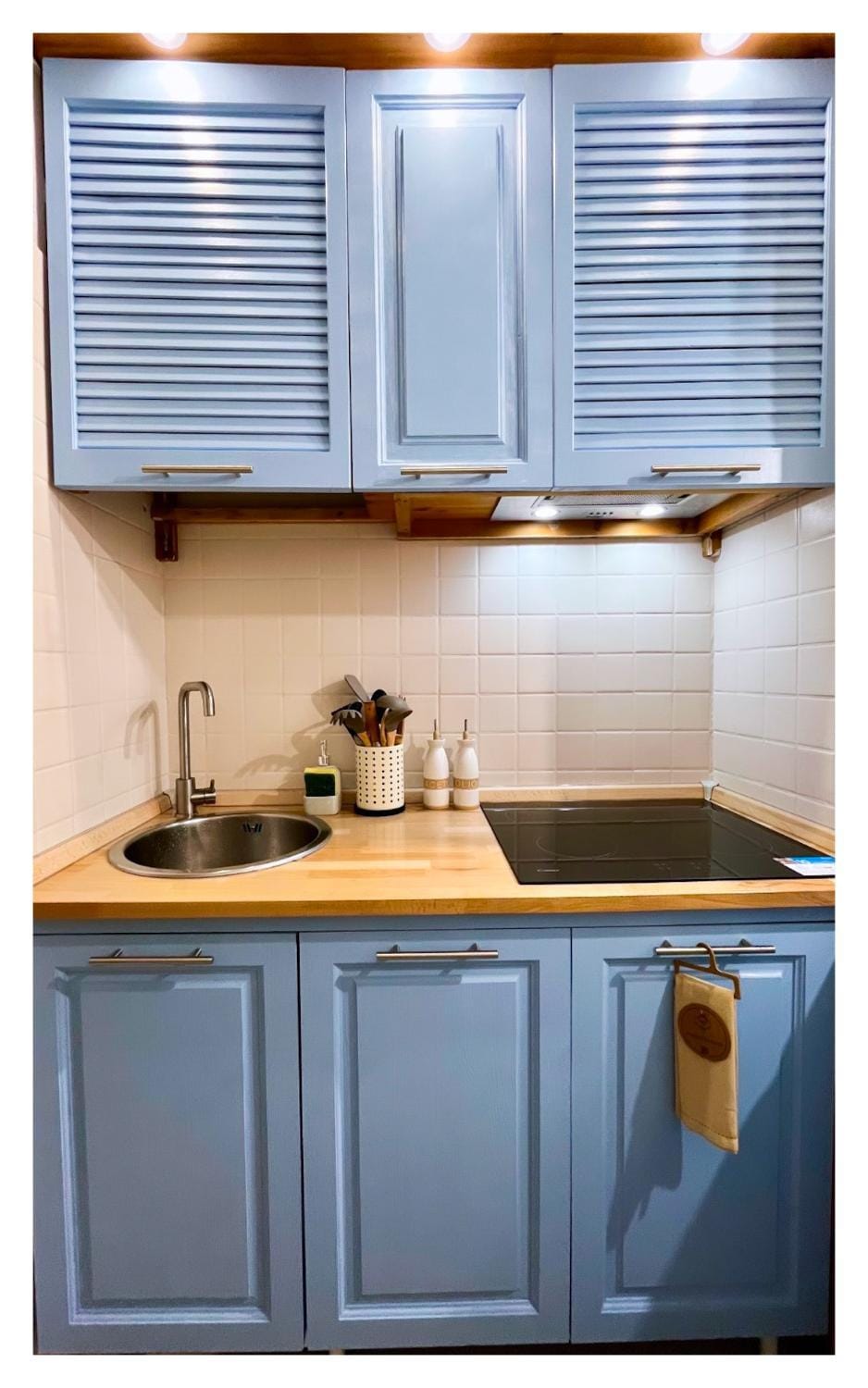 Kitchen or kitchenette, stove, kitchen