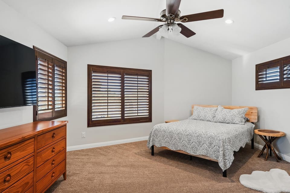 Peaceful Getaway with Renovated Amenities Apartment in Linda Vista