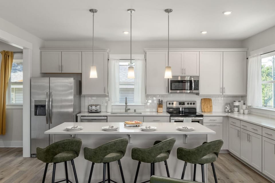 Coffee/tea facilities, Kitchen or kitchenette, Dining area, dishwasher, oven, stove, toaster