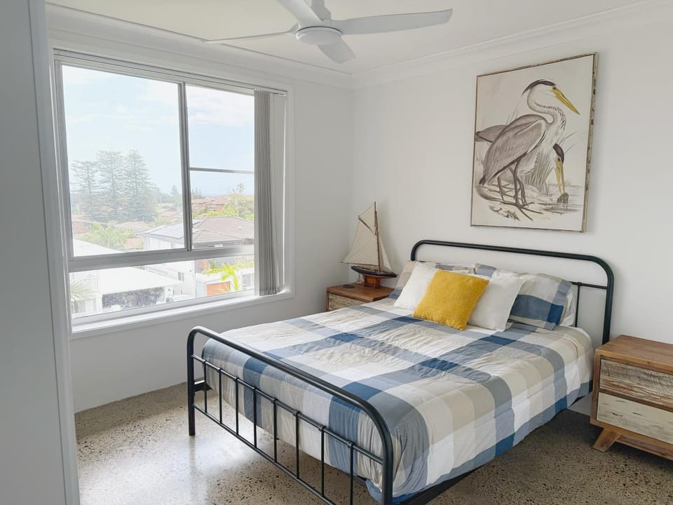 2 Bedroom Coastal getaway with ocean views! Apartment in Port Macquarie